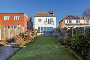 95A Foljambe Avenue